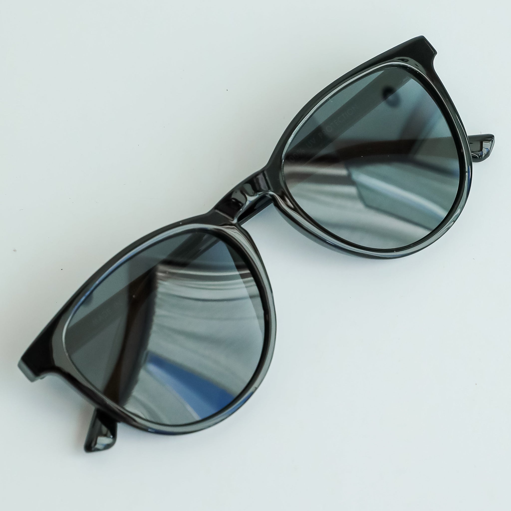 Chillin' Out Round Sunglasses